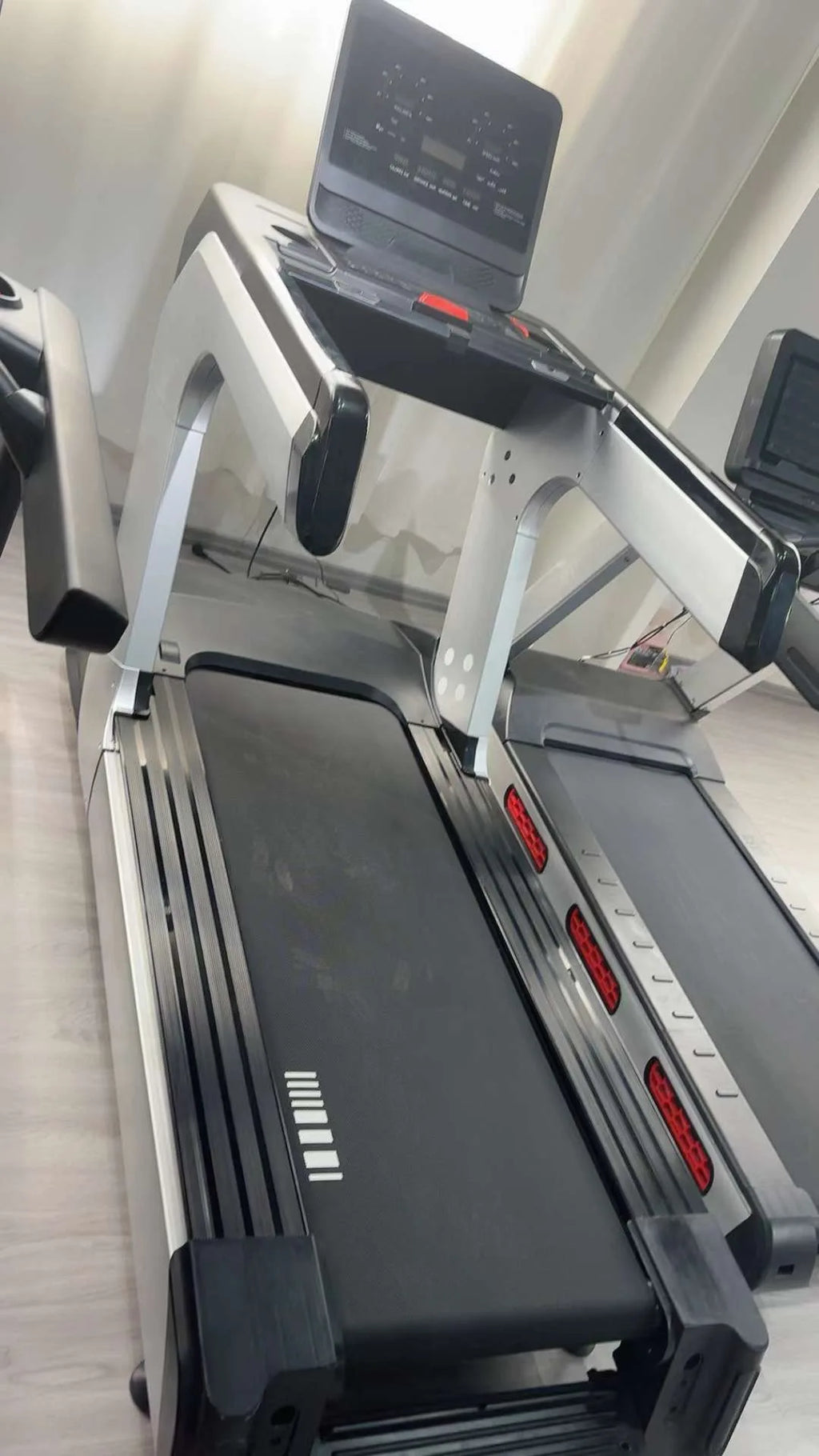 Customized Cardio Fitness Equipment High Quality Intelligent Commercial Treadmill