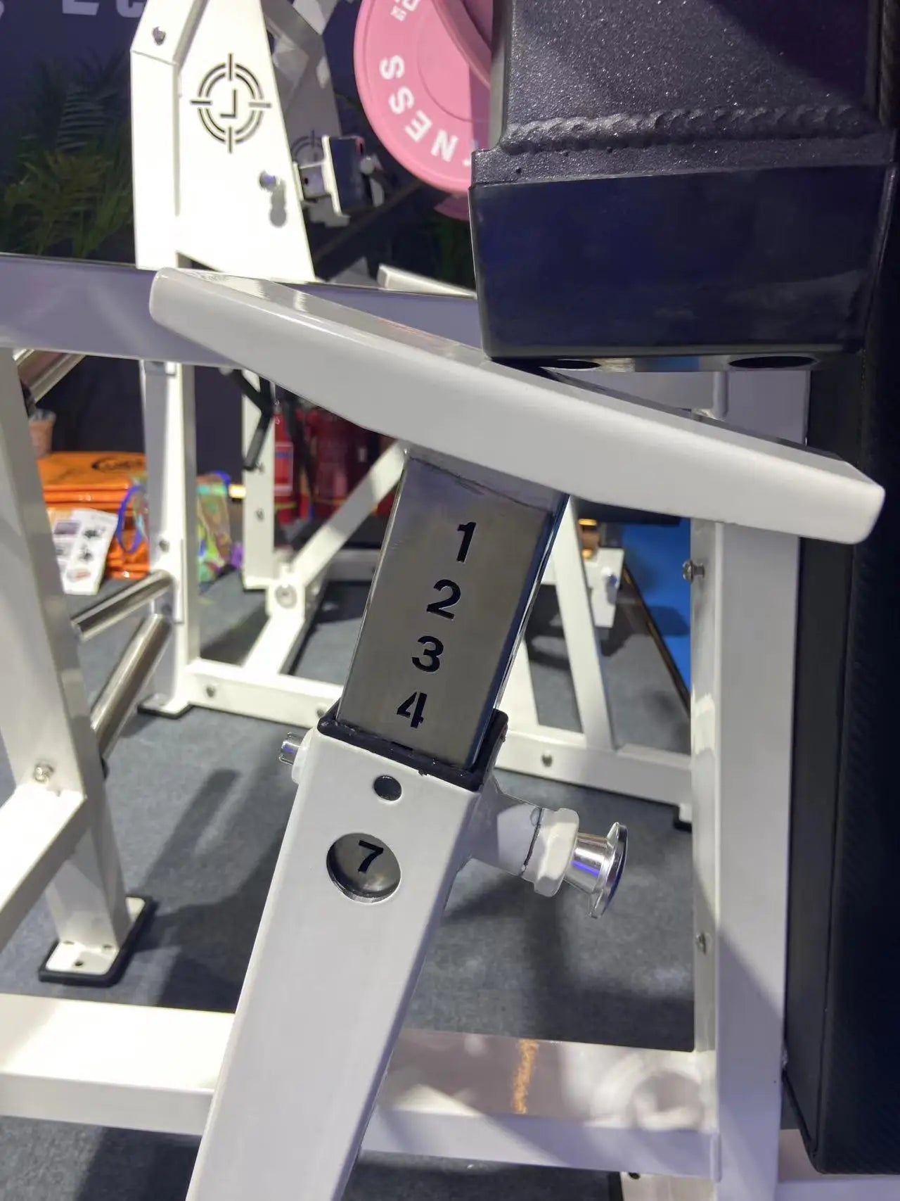 Land Commercial Gym Equipment Strength Training Seated Row Machine Plate Loaded Multi Row Machine