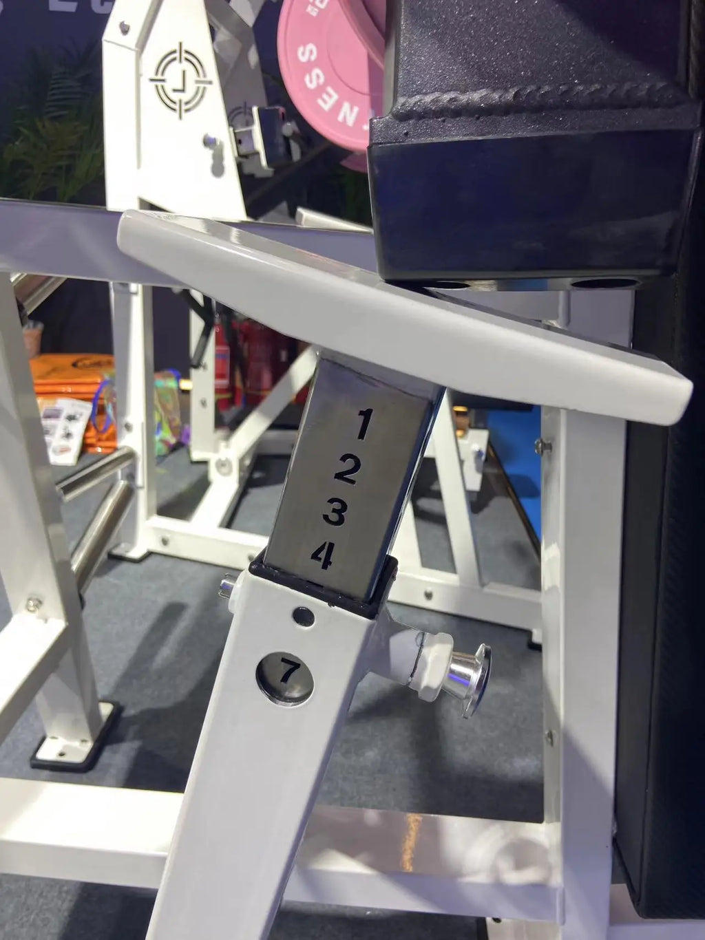 Land Commercial Gym Equipment Strength Training Seated Row Machine Plate Loaded Multi Row Machine