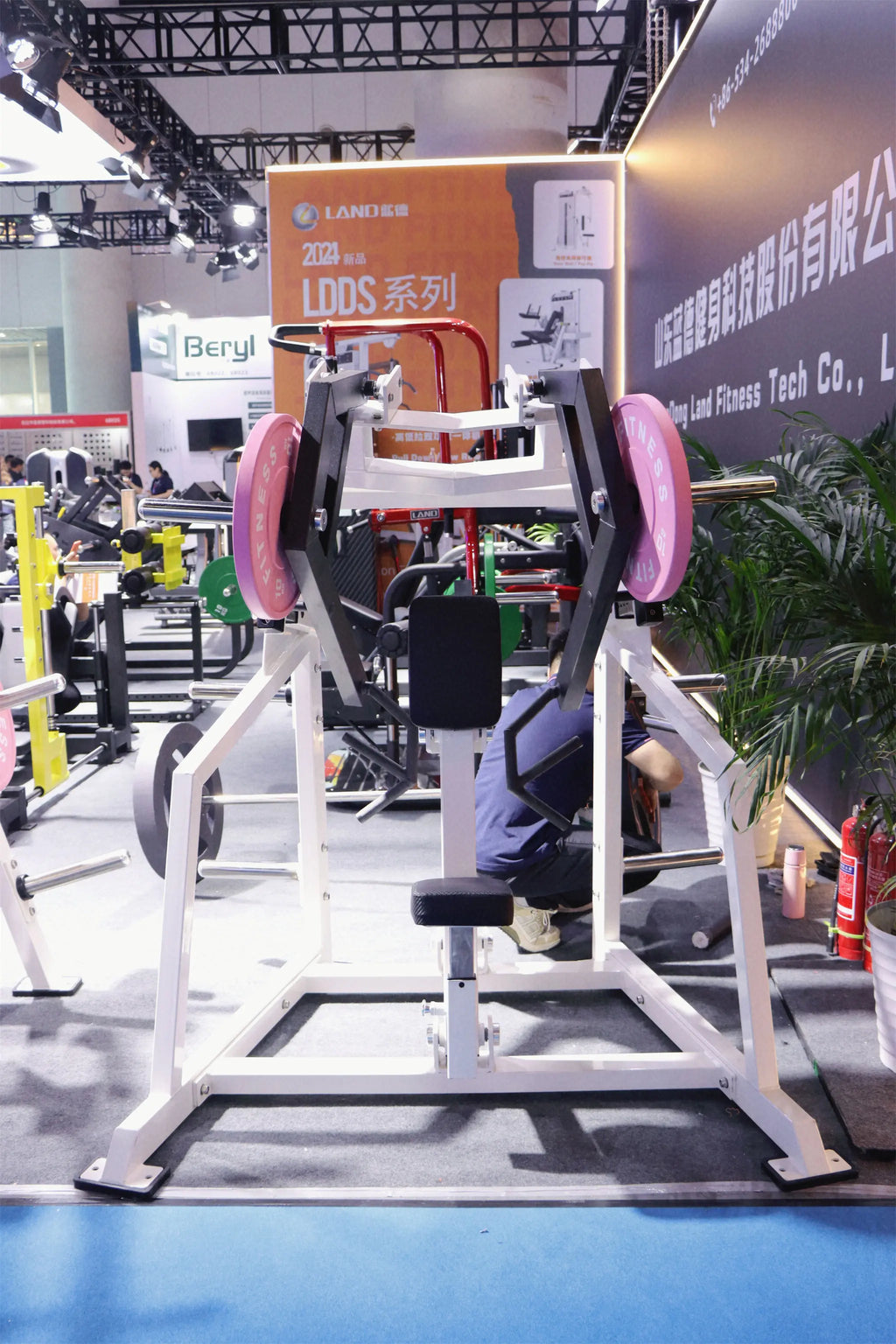 Land Commercial Gym Equipment Strength Training Seated Row Machine Plate Loaded Multi Row Machine