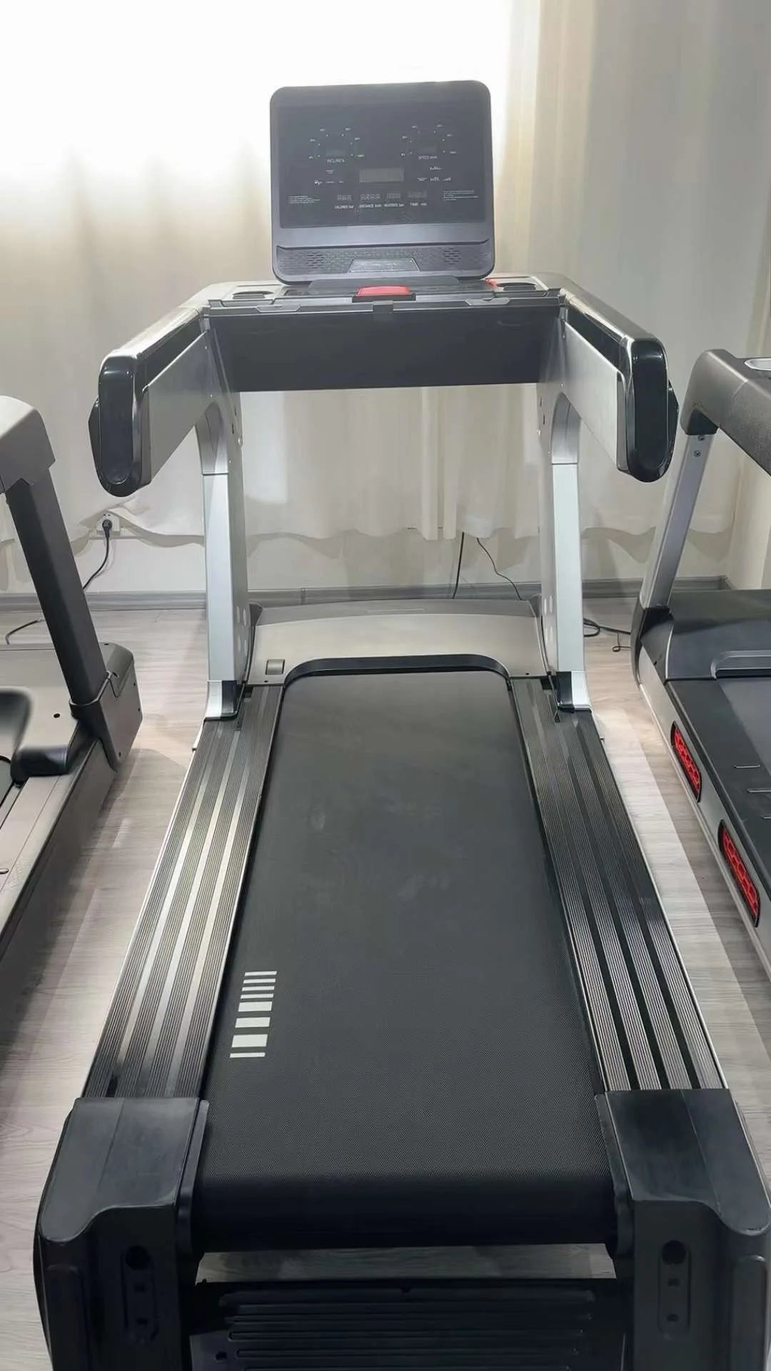 Customized Cardio Fitness Equipment High Quality Intelligent Commercial Treadmill