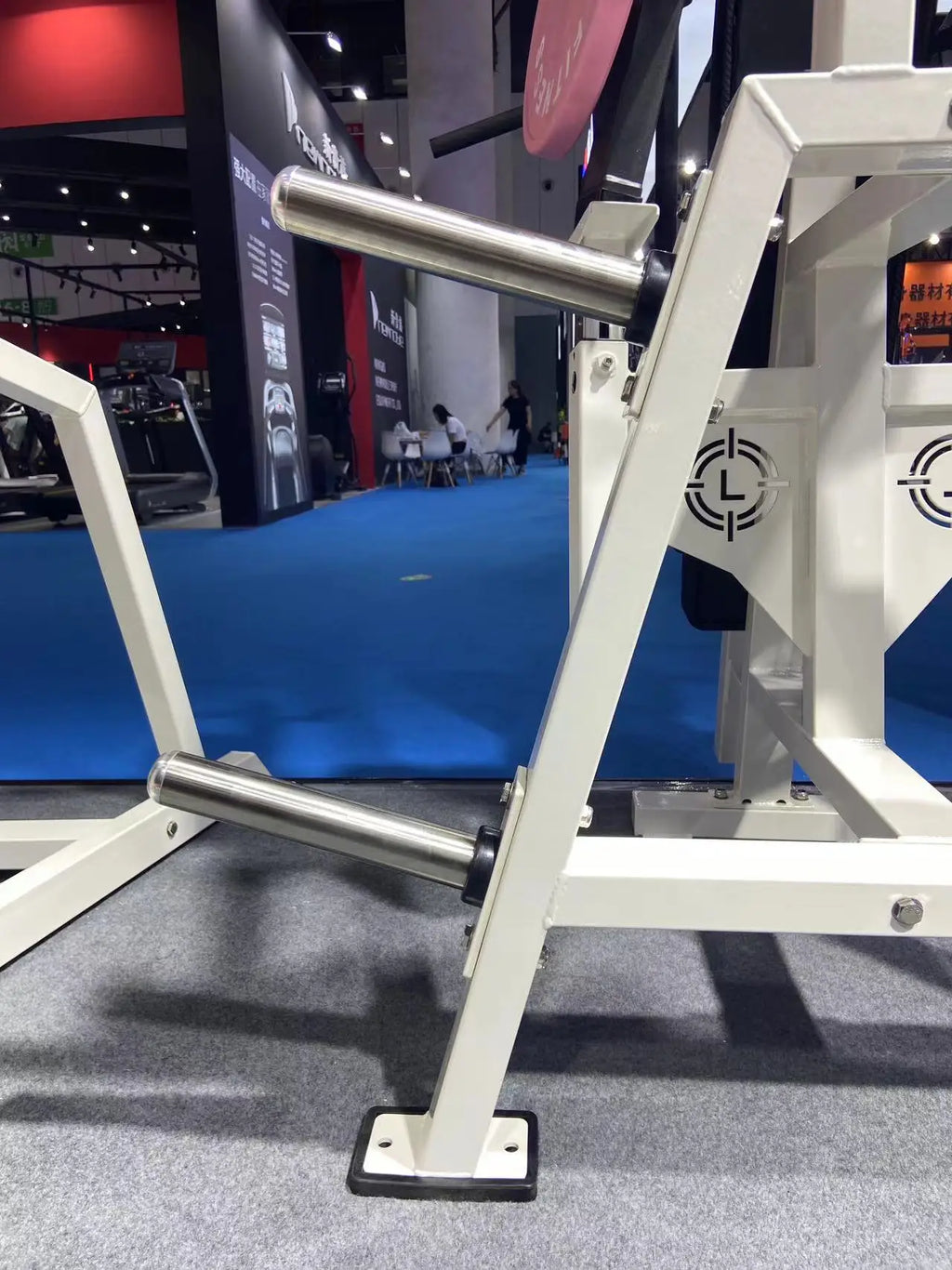Land Commercial Gym Equipment Strength Training Seated Row Machine Plate Loaded Multi Row Machine