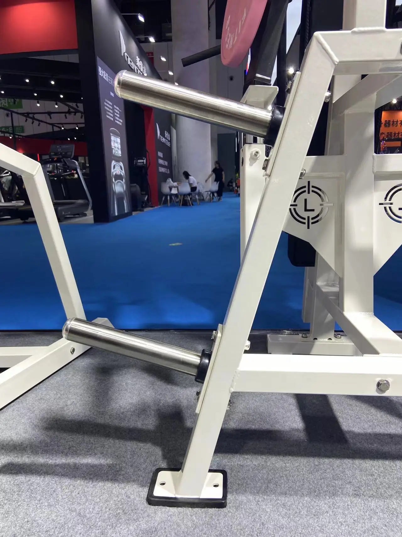 Land Commercial Gym Equipment Strength Training Seated Row Machine Plate Loaded Multi Row Machine